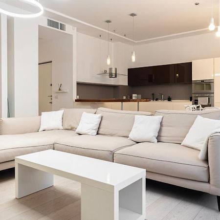 Elegante E Spazioso Quadrilocale In Porta Venezia Милано Екстериор снимка