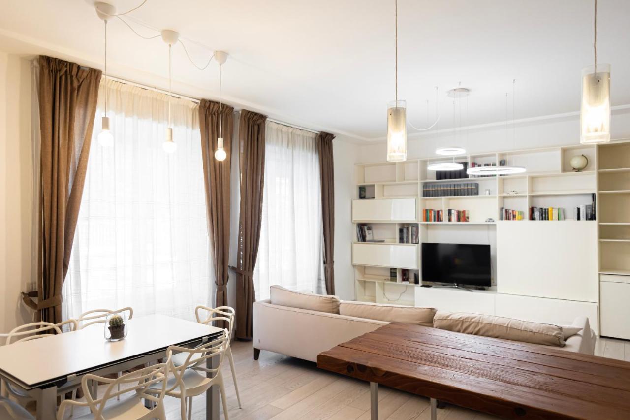 Elegante E Spazioso Quadrilocale In Porta Venezia Милано Екстериор снимка