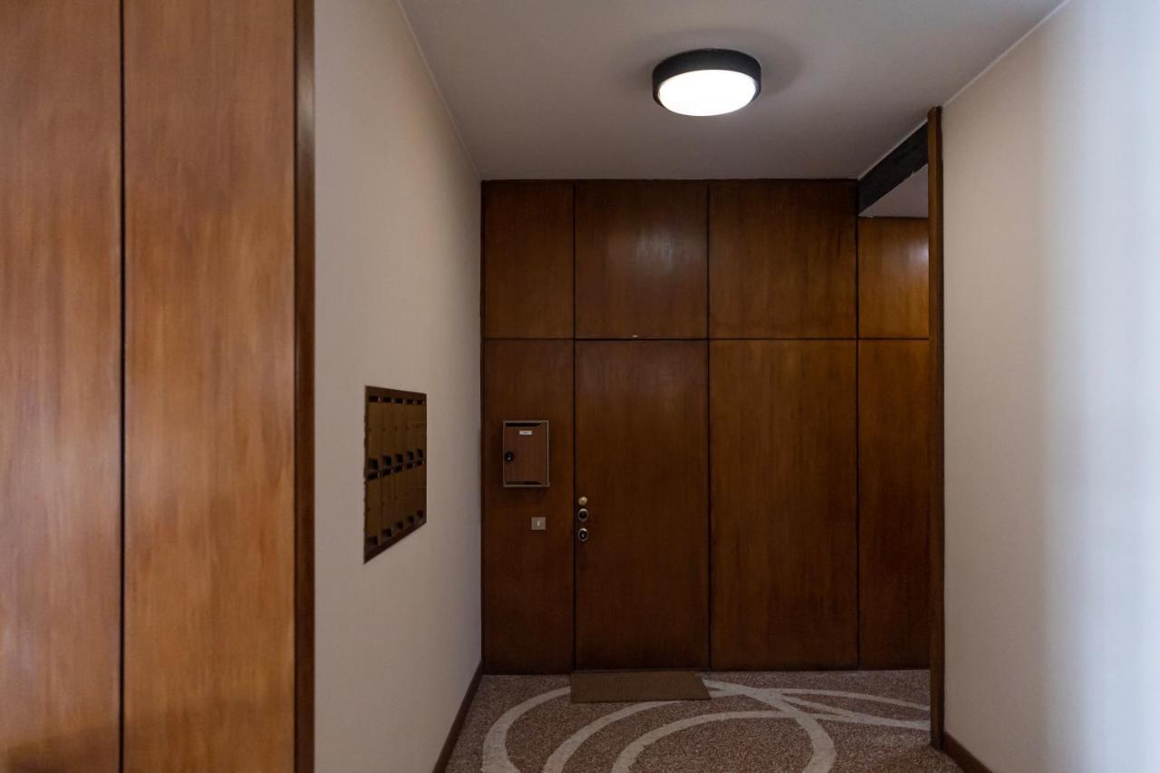 Elegante E Spazioso Quadrilocale In Porta Venezia Милано Екстериор снимка