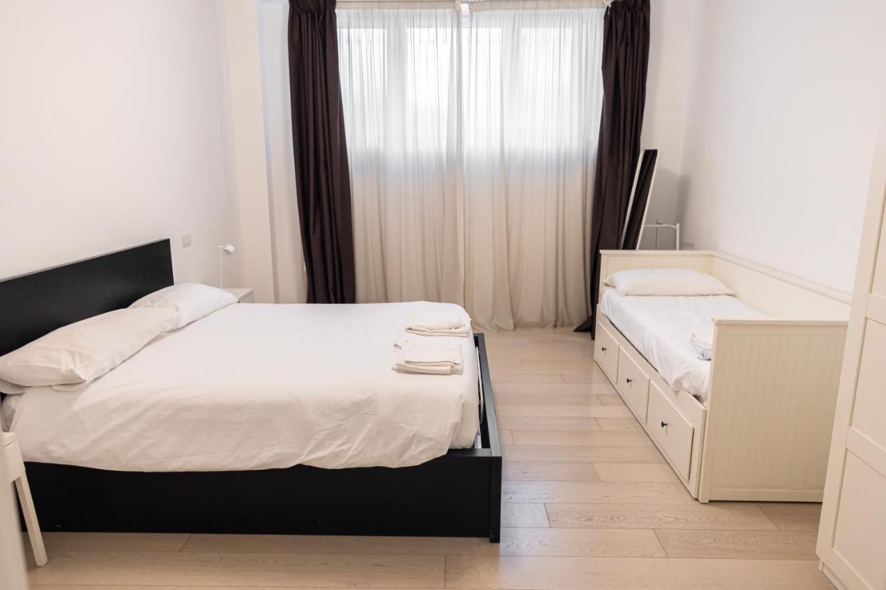 Elegante E Spazioso Quadrilocale In Porta Venezia Милано Екстериор снимка